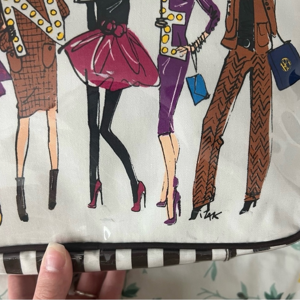 Henri Bendel Black and White Cosmetic Bag - Picture 3 of 11